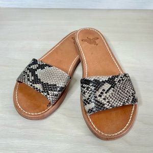Freebirds Golden sandals